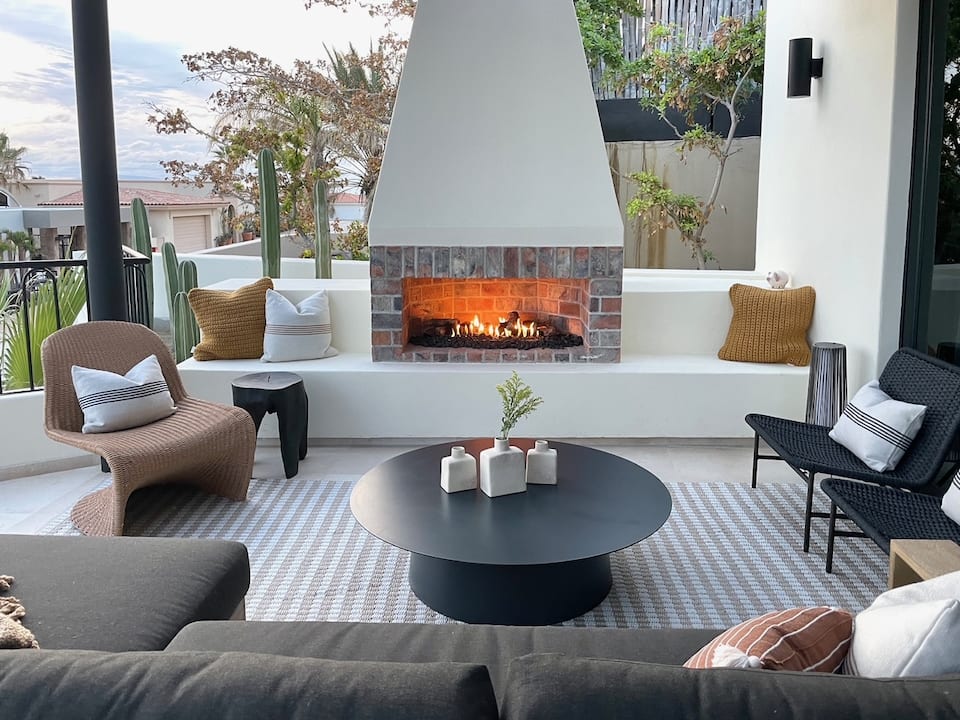 Outdoor lounge around the fireplace